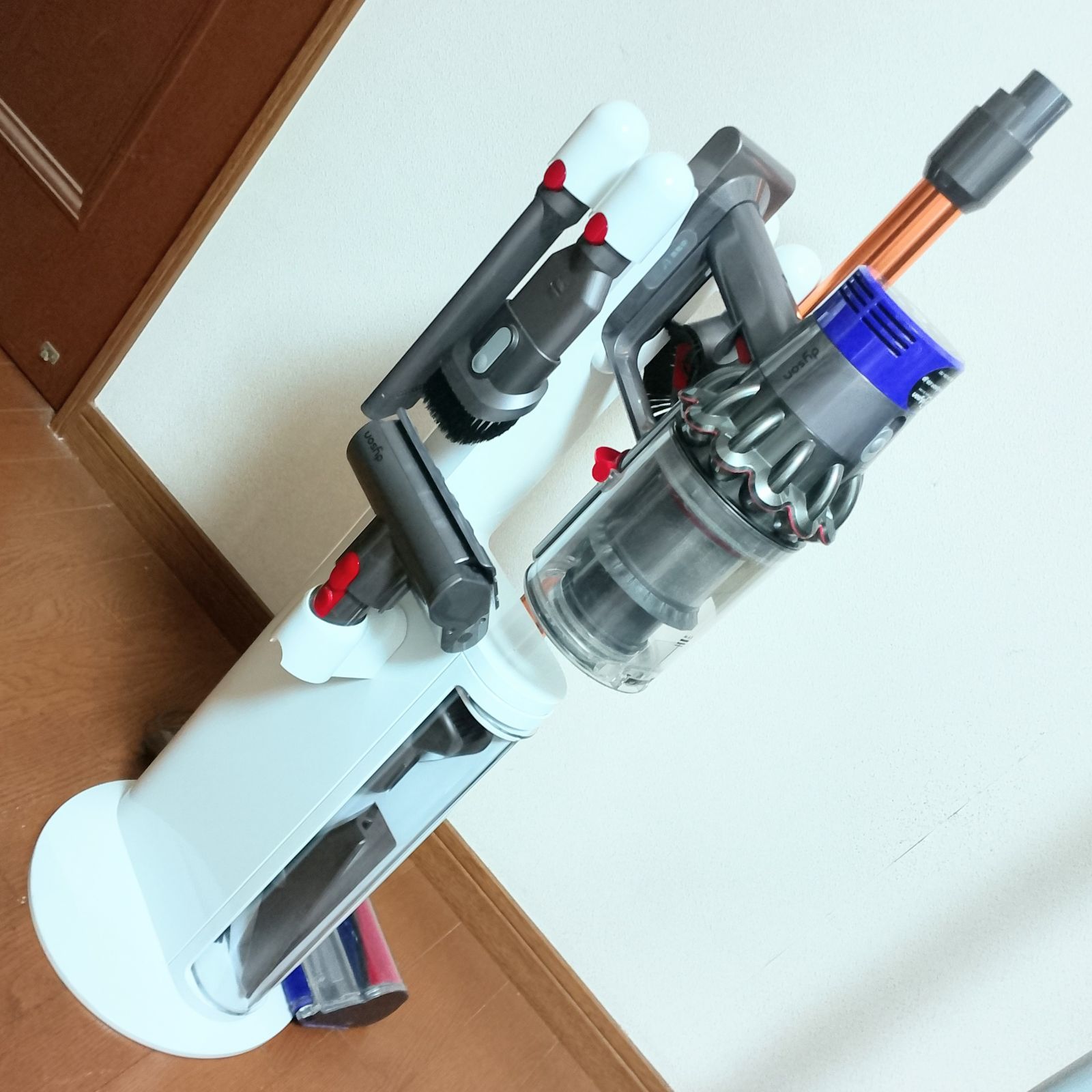 Dyson　V10 Fluffy　ソフトローラーヘッド　フロアードッグセット Dyson V10 Fluffy ソフトローラーヘッド フロアードッグセット - メルカリ