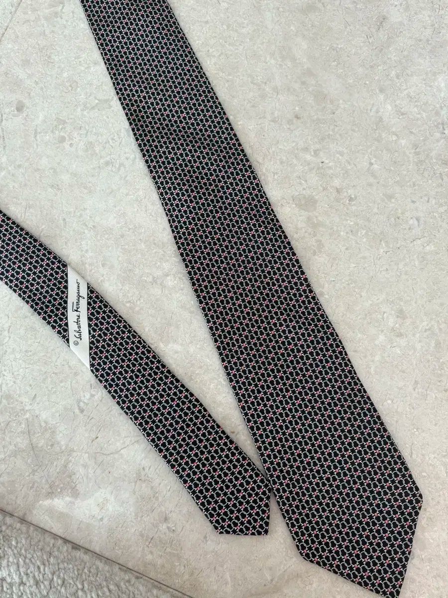 フェラガモ メンズ ネクタイ 一律価格