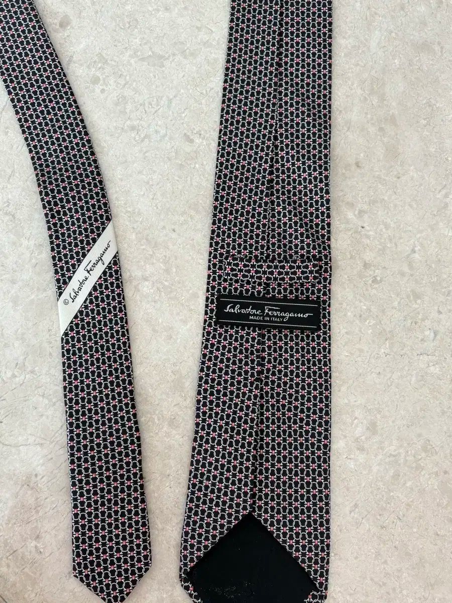 フェラガモ メンズ ネクタイ 一律価格