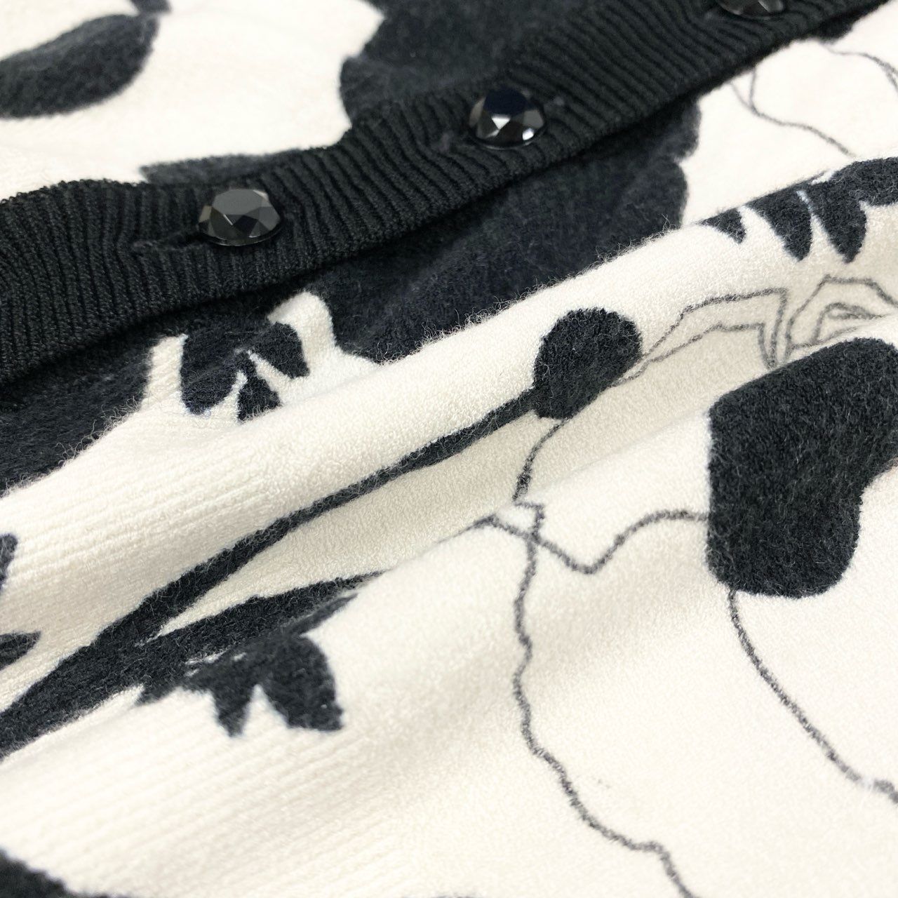 【Blumarine/ブルマリン】長袖カーディガン　ビジュー　花柄　イタリア製 Blumarine/ブルマリン】長袖カーディガン ビジュー 花柄 イタリア製