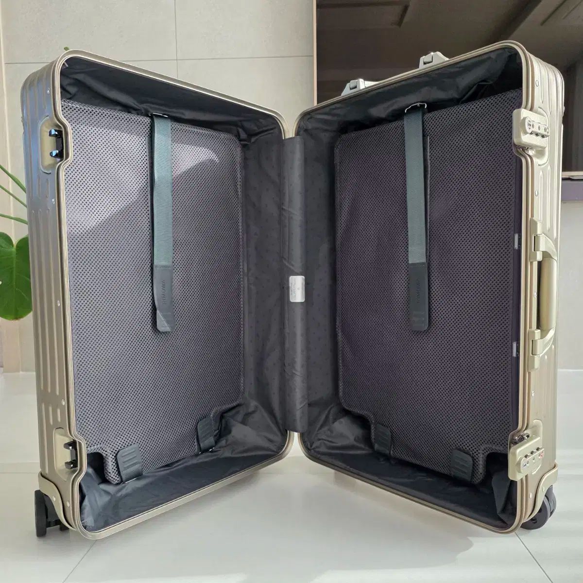 ミディアム チタン