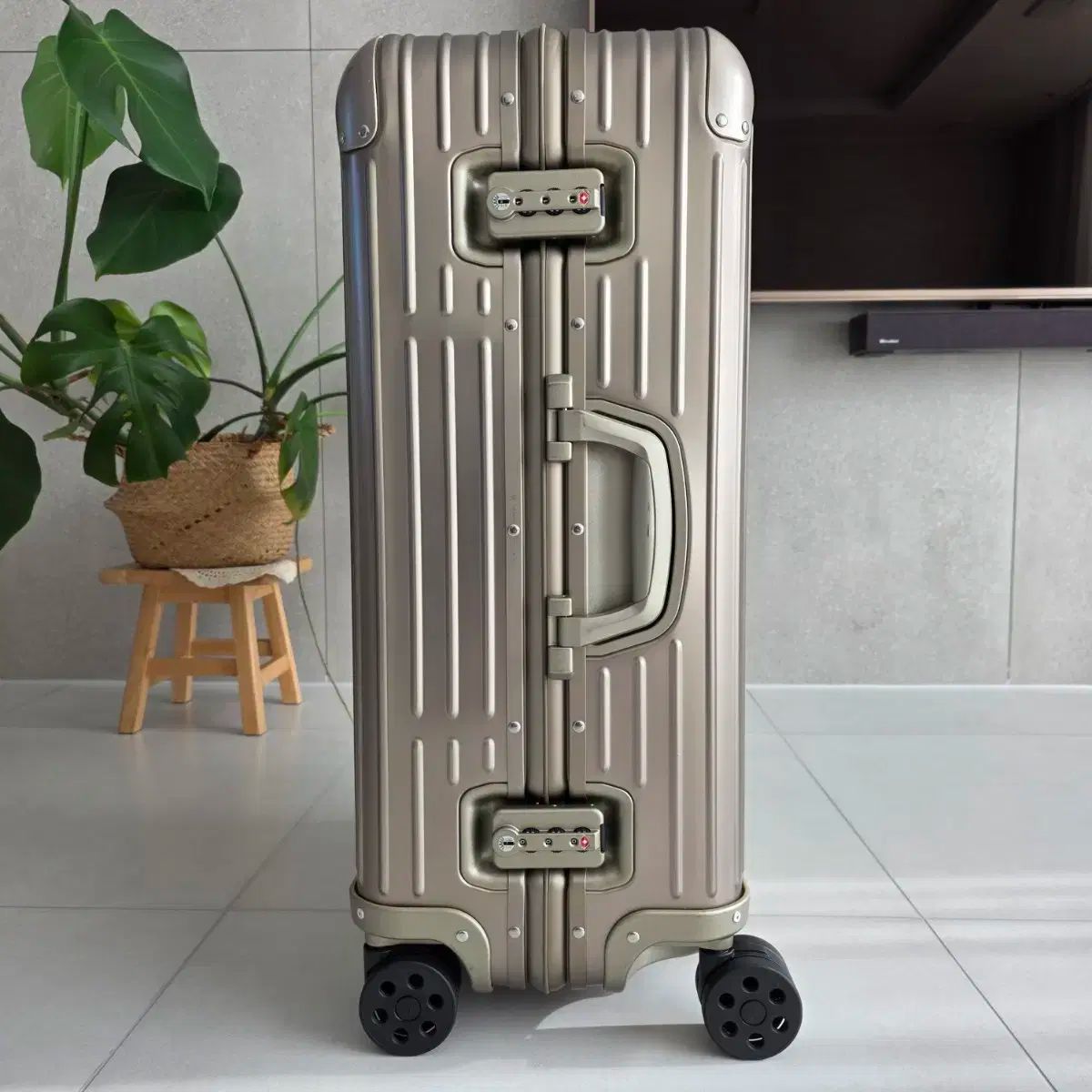 ミディアム チタン