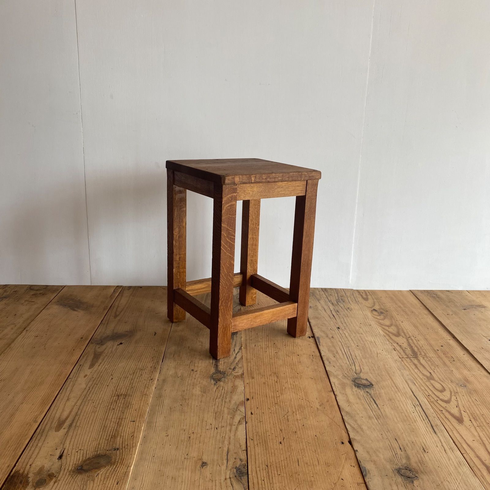 アンティーク 角 スツール 椅子 植物台 無垢材 昭和レトロ z774 アンティーク 角 スツール 椅子 植物台 無垢材 昭和レトロ z768