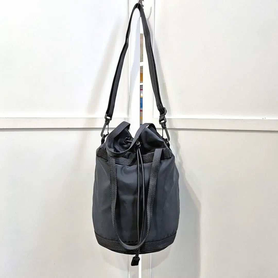 UNIQLO U ナイロン バケットバッグ クリーム バター可