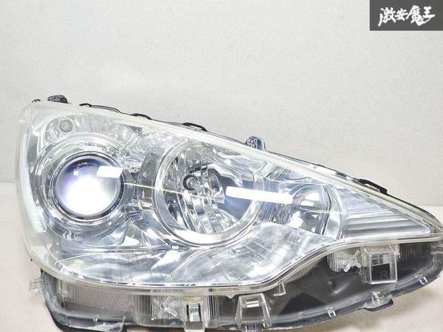 TOYOTA トヨタ 純正 NHP10 アクア 前期 ハロゲン ヘッドライト