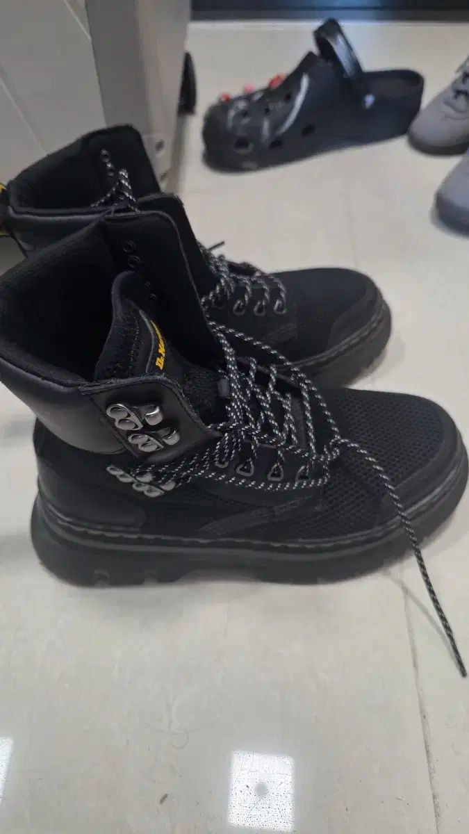 ドクターマーチン 240