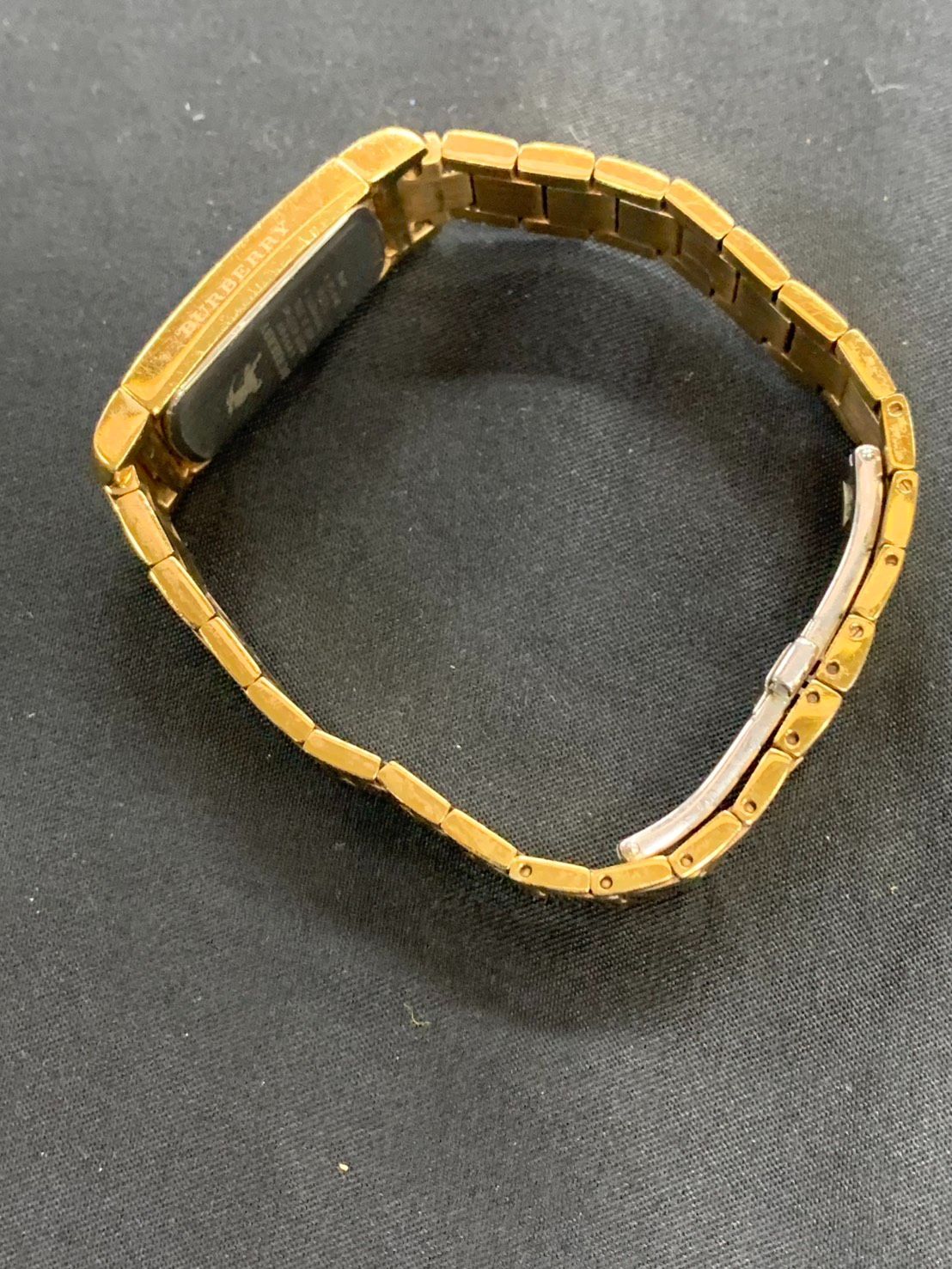 BURBERRY バーバリー 腕時計 レディース 女性用 レクタンギュラ ゴールド おしゃれ かわいい 電池式 クォーツ WWW_SMP1DAWEKUDUS_SCH_ID