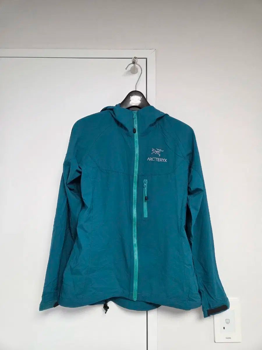 ARC TERYX アークテリクス 軽量ウィンドブレーカー