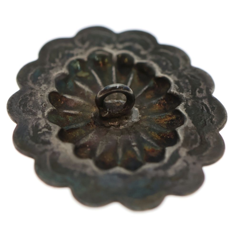 K 18付きフラワーコンチョ横