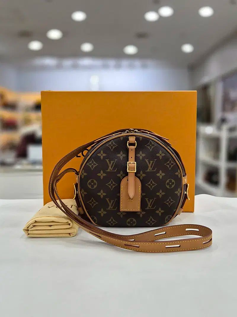 Louis Vuitton ルイヴィトン ブート シャトー チュール 数 mm タンバリン ショルダーバッグ M45647