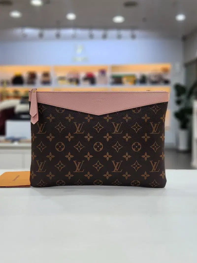 ルイヴィトン デイリー モノグラム キャンバス ポーチバッグ 付き M 62942