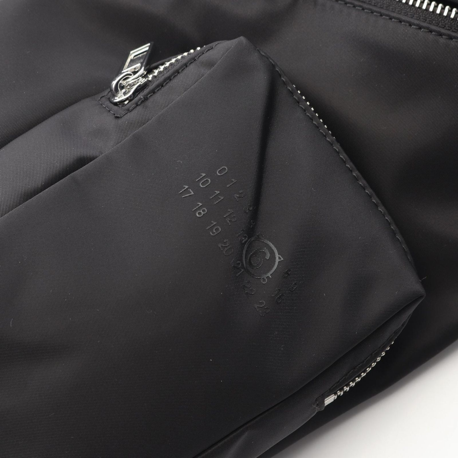 エムエムシックス MM6 ウエストバッグ ボディバッグ JAPANESE SLING BAG ジャパニーズ M60820P6416T8013 ブラック ナイロン クロスボディバッグ レディース DECORATOM_COM_BR