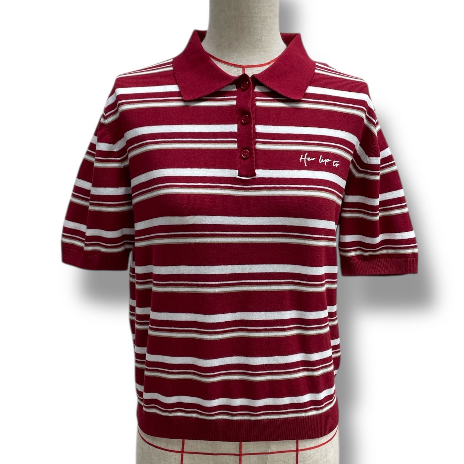 Her lip to ハーリップトゥ Multi Border Polo Top マルチボーダーポロトップ 半袖ポロシャツ トップス ロゴ刺繍 レッド ホワイト 赤 白 サイズF レディース 夏 ゴーゴー古着久喜倉庫店 No.1353