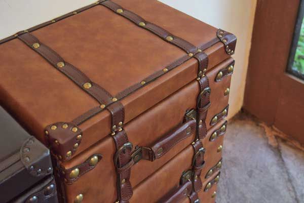 合皮製のトラディショナルなチェスト ４段