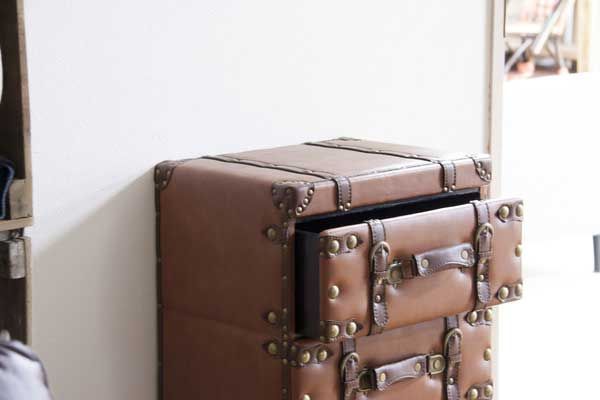 合皮製のトラディショナルなチェスト ４段 W41×D31×H75.5cm No.274 MARWIL-DEMENAGEMENTS_CH