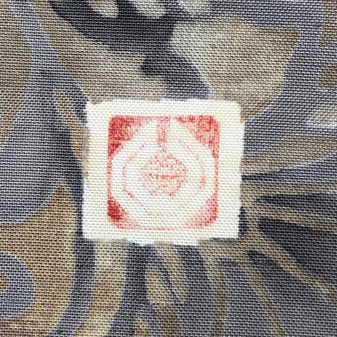 牛首紬 石川県無形文化財 縦柄抽象花唐草模様 古晒色 K-5439 - メルカリ