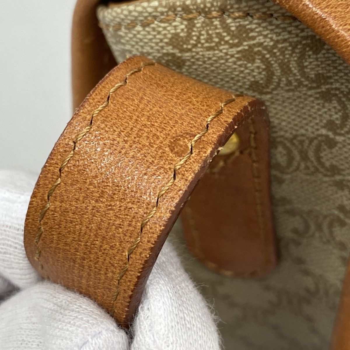 ベージュ ゴールド金具