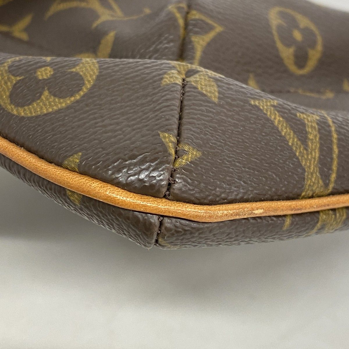 ポーチ モノグラム