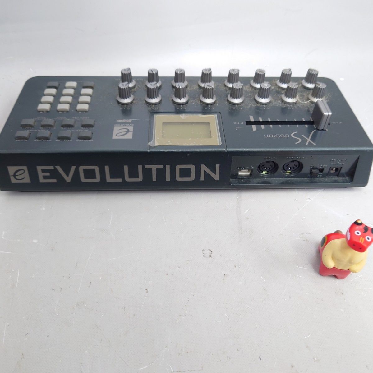 ミキサー型 MIDIコントロールサーフェス