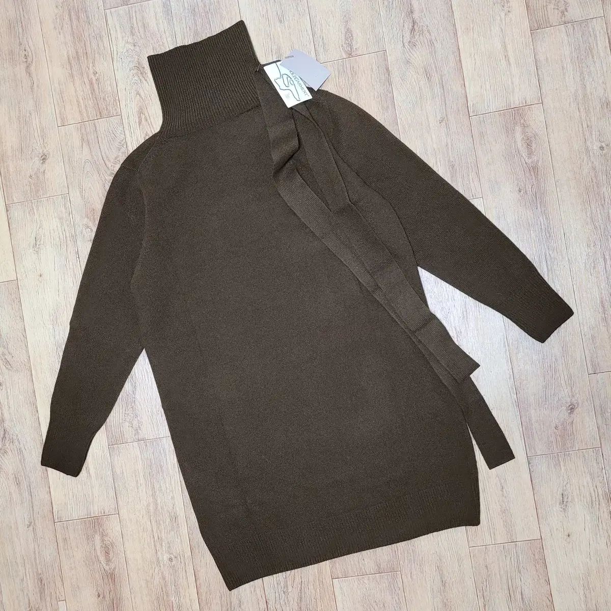 タートルネック ニットワンピース