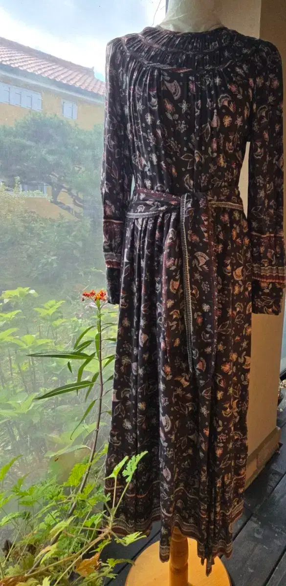 サースデーアイランド ロング ワンピース