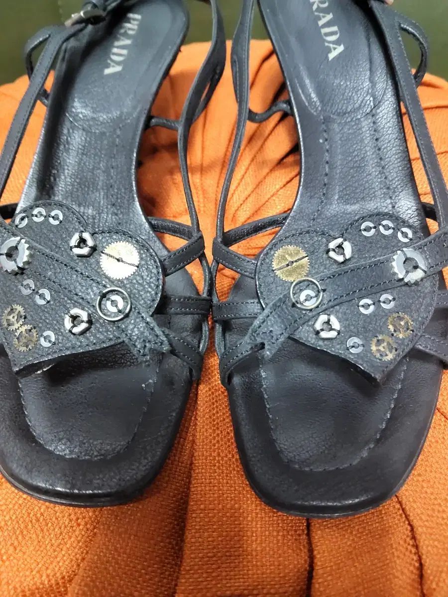 PRADA ブラック サンダル スチール ディテール 装飾 38