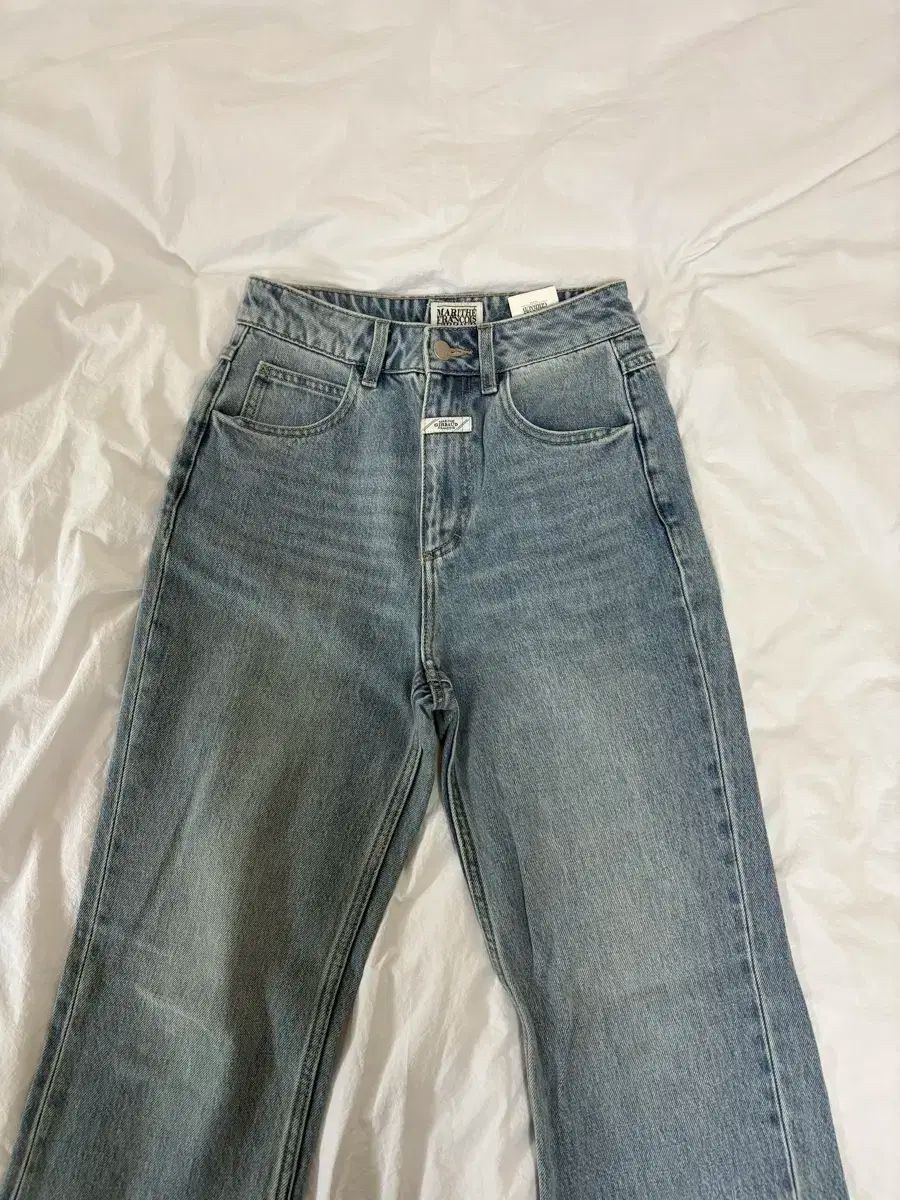 マリテフランソワジルボー コラボ Wスリム ブーツカット デニム パンツ ライトブルー 25