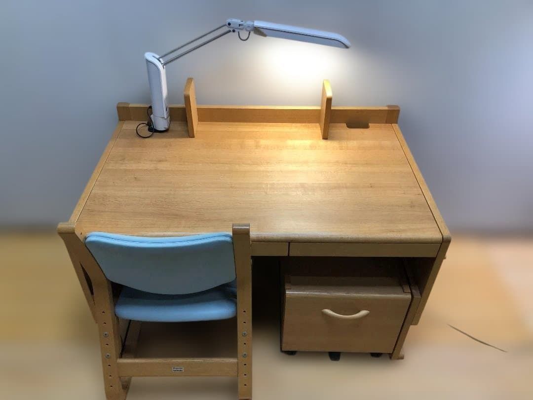ベネッセ カリモク 学習机 karimoku 勉強机 椅子セット ライト付 木製 ナチュラルオーク 小学生 高校生 社会人 251102-2- MARWIL-DEMENAGEMENTS_CH