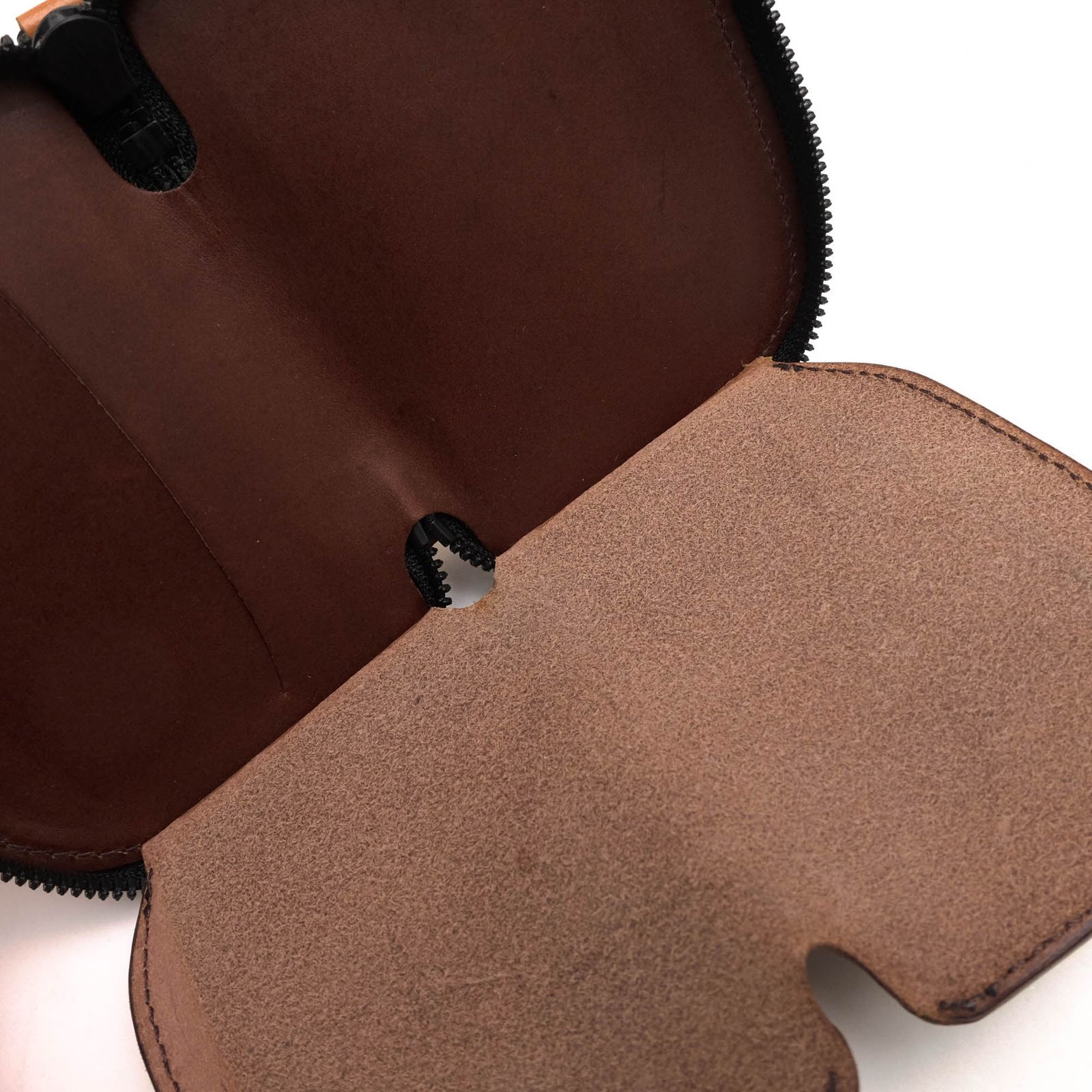  ワンズワーカー ONES WORKER 財布 ウォレット メンズ 男性 男性用 レザー 革 本革 ブラウン 茶 コンパクトウォレット 小銭入れなし 札入れ 二つ折り ラウンドジップ ラウンドファスナー 二つ折り財布 折り財布