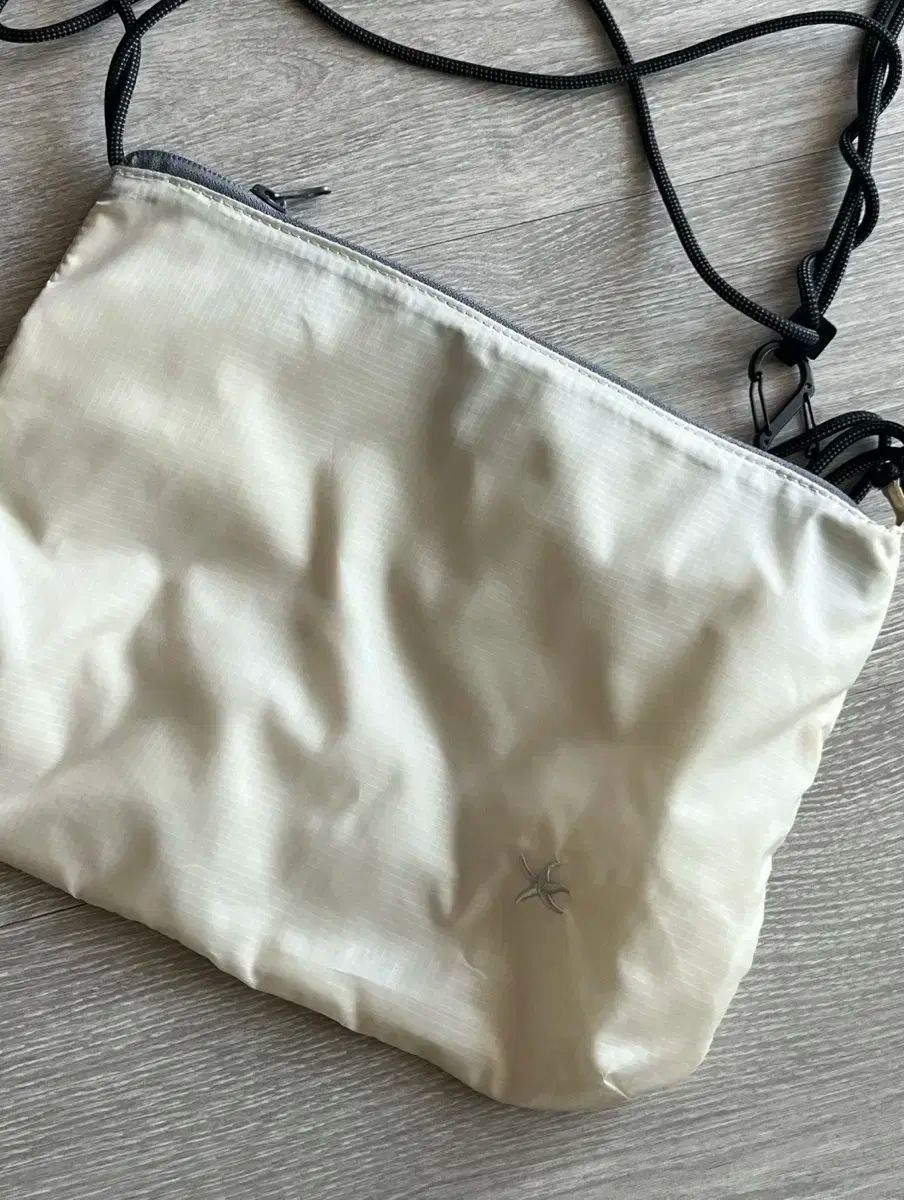 THECOLDESTMOMENT TCM mini logo ripstop cross bag