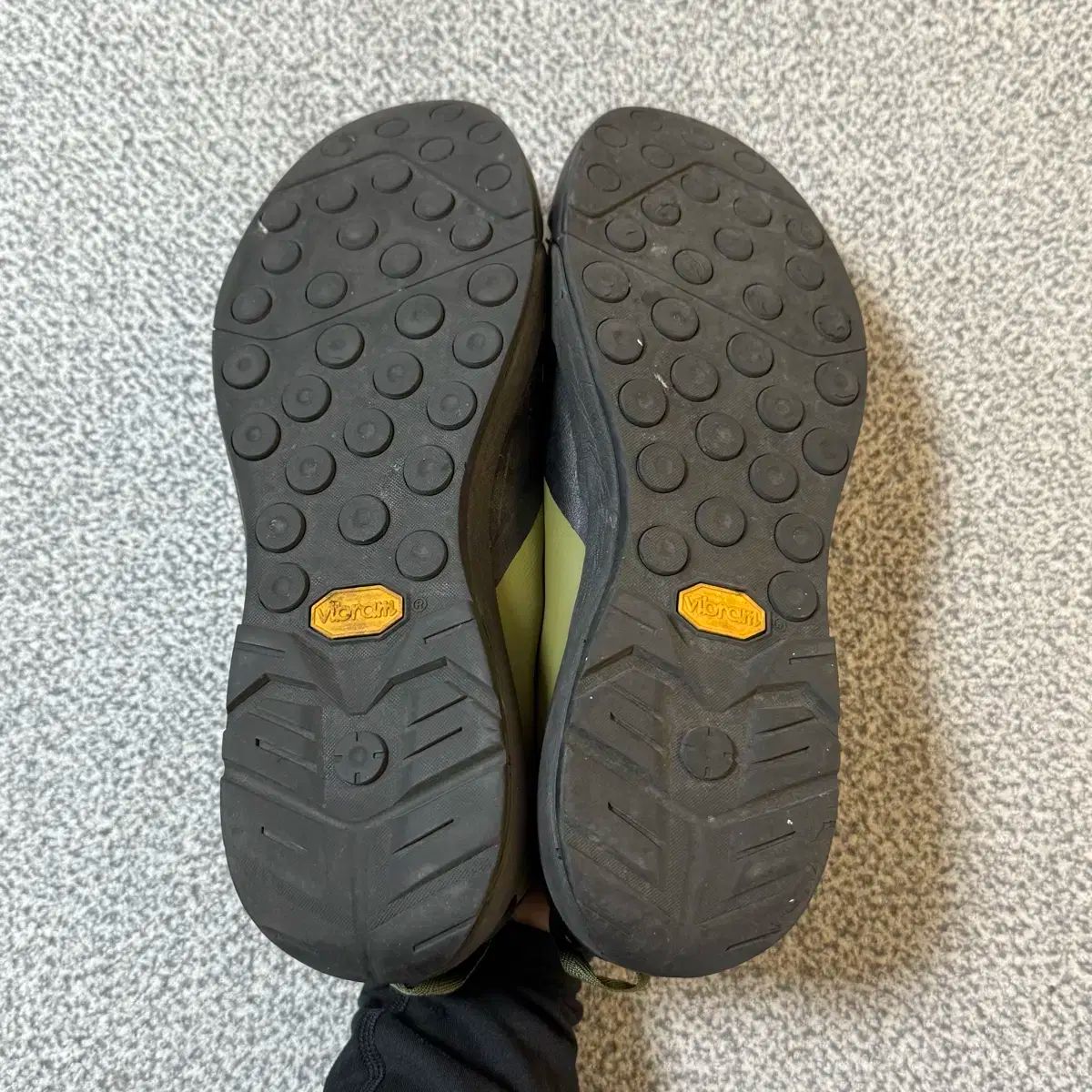 ARC TERYX アークテリクス コンシール LT カーキ 265 炭用トング 登山靴 トレッキングシューズ 