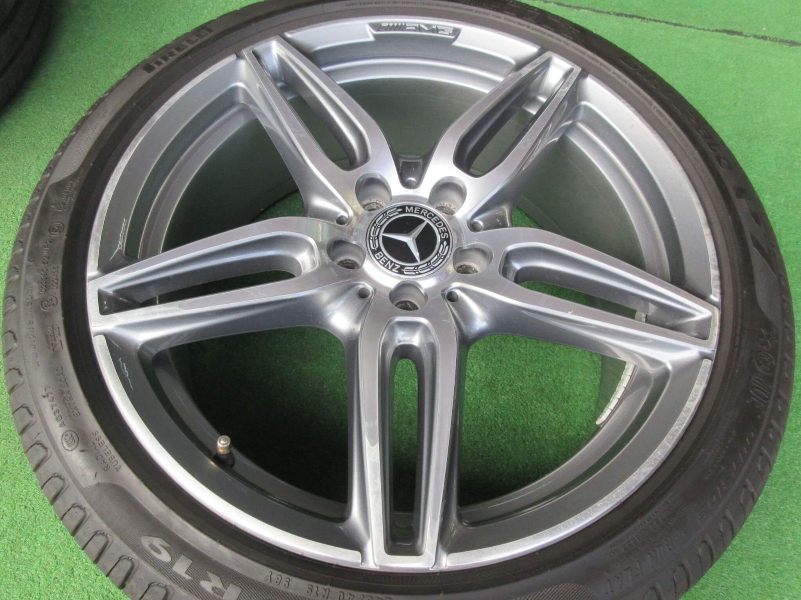 メルセデスベンツ Ｗ２１３Ｅクラス ＡＭＧライン セット 8 J 9 19 5 H 112 43 46 お探しの方是非いかがですか