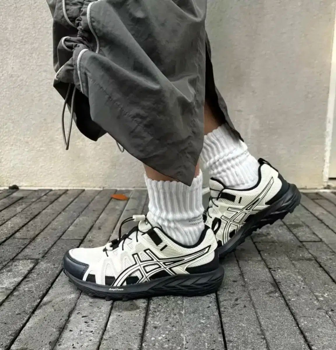 235 アシックス ゲルソノマ FE スニーカー - 白 ブラック