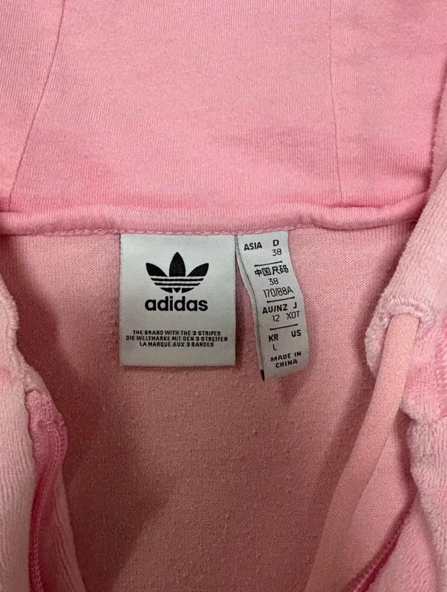 アディダス ピンク ツアーベルベット ジャージ