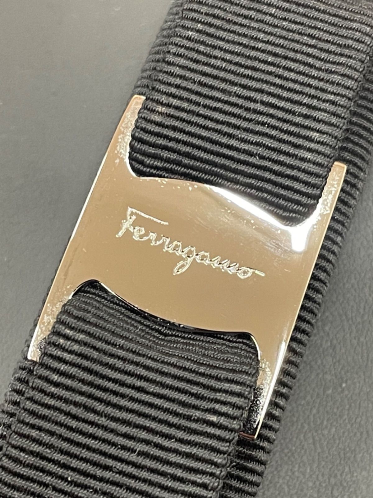 サルヴァトーレフェラガモ ヴァラリボン バレッタ シルバー ブラック