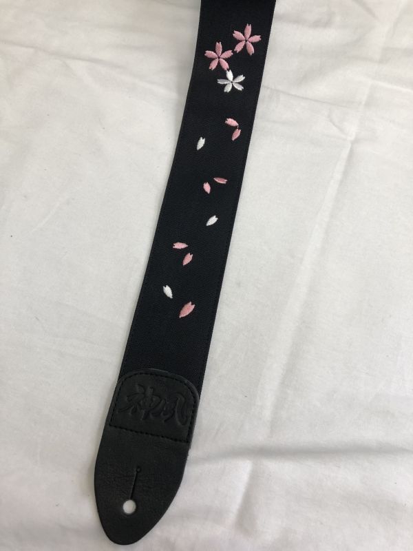 神風ストラップ 桜ブラック 桜吹雪