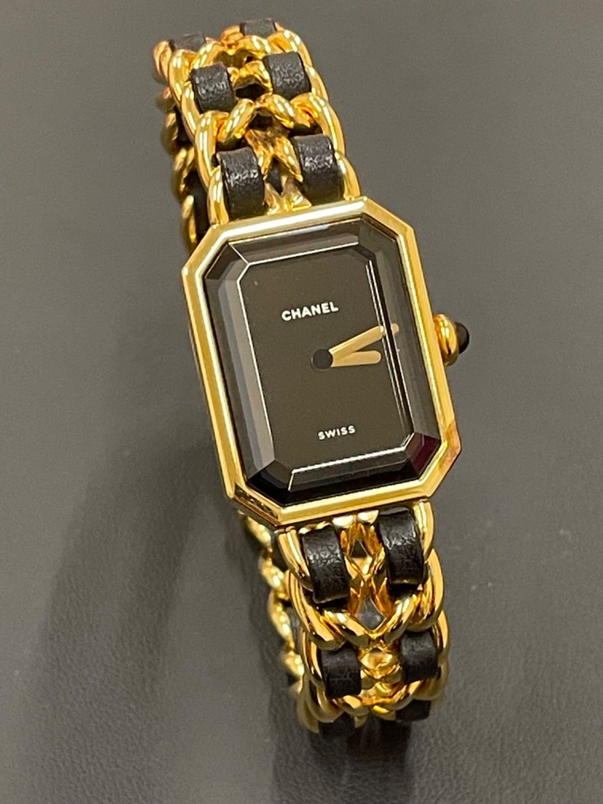 CHANEL シャネル
