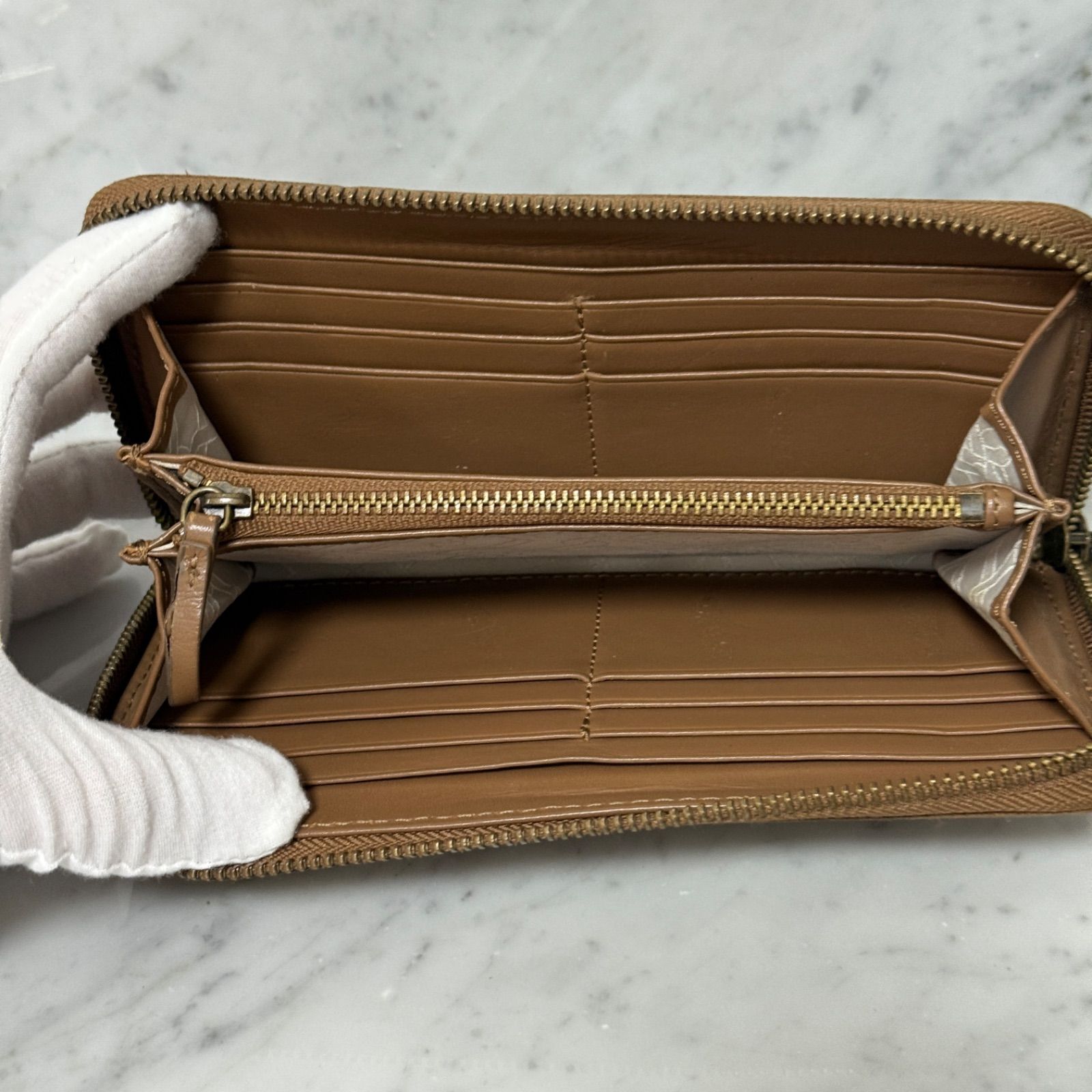 UGG アグ 長財布 ラウンドファスナー ジップ スウェード スエード ロゴ