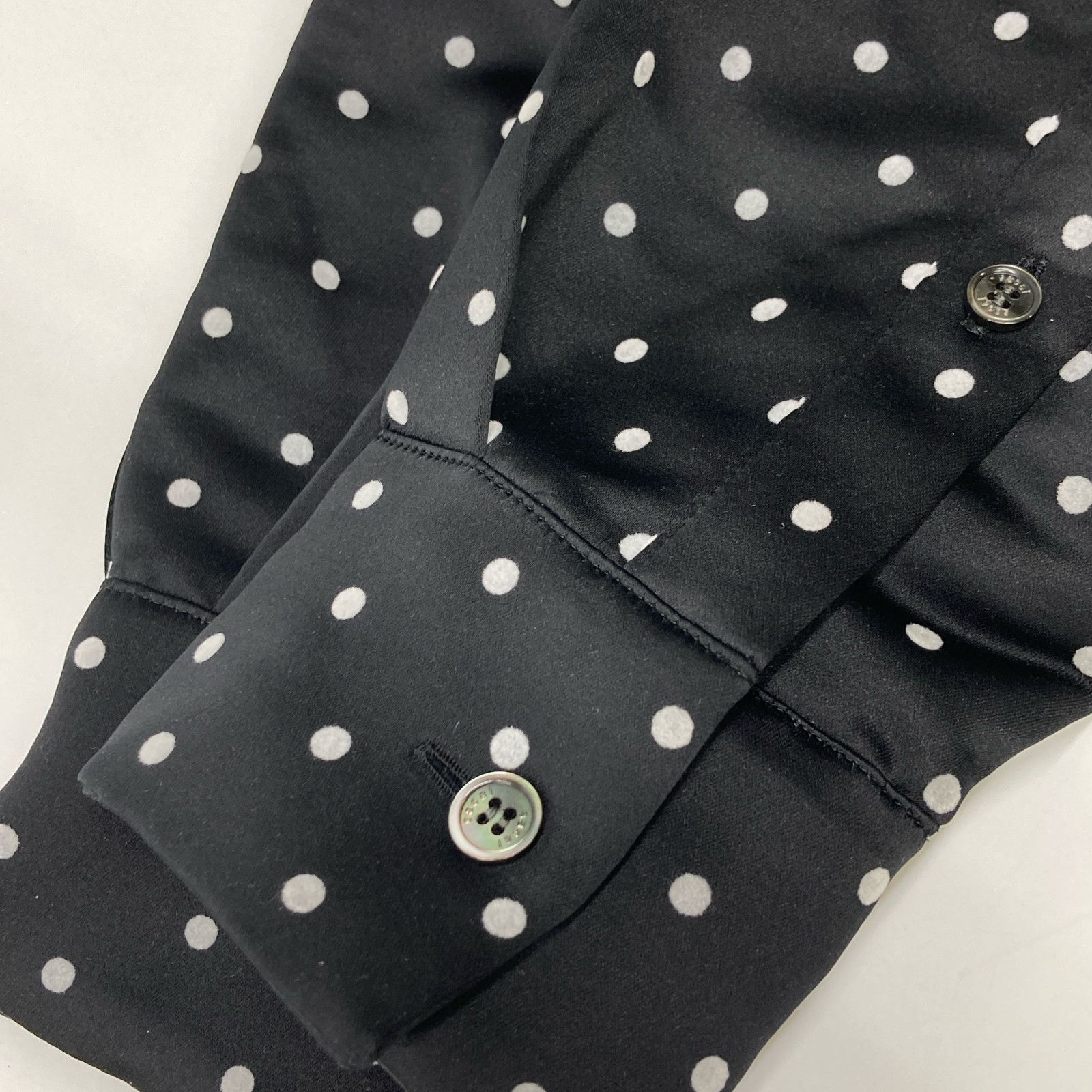 ﾄﾞｯﾄ柄ﾘﾎﾞﾝｼｬﾂ 1