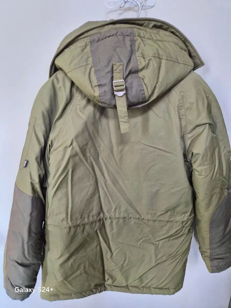 キャンピングROCK S カーキ色 フード ダウン アウター