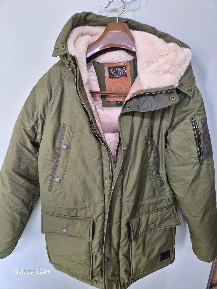キャンピングROCK S カーキ色 フード ダウン アウター
