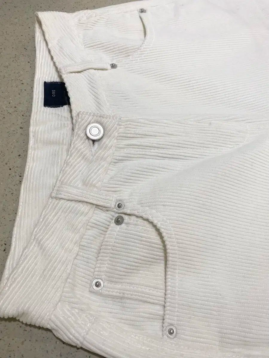 パンツ エクリュ