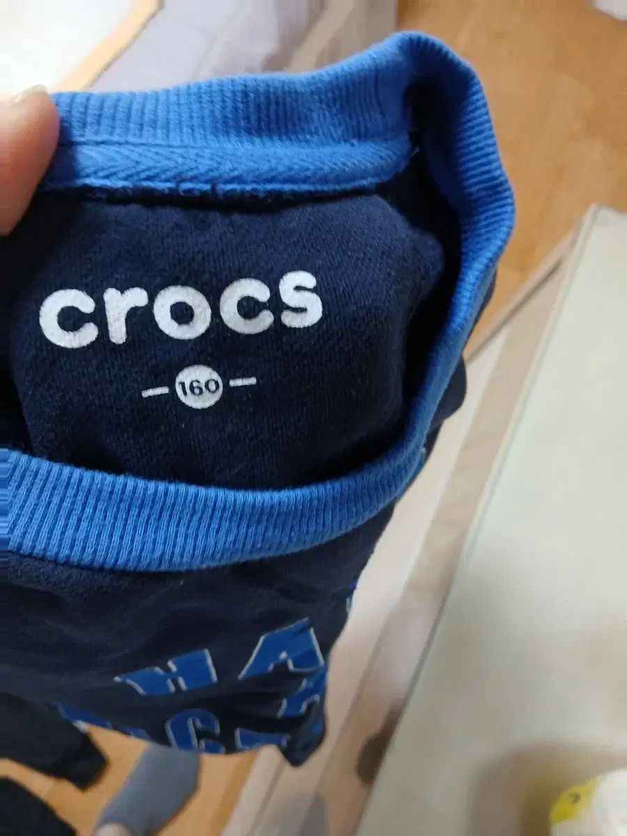 Ten Crocs