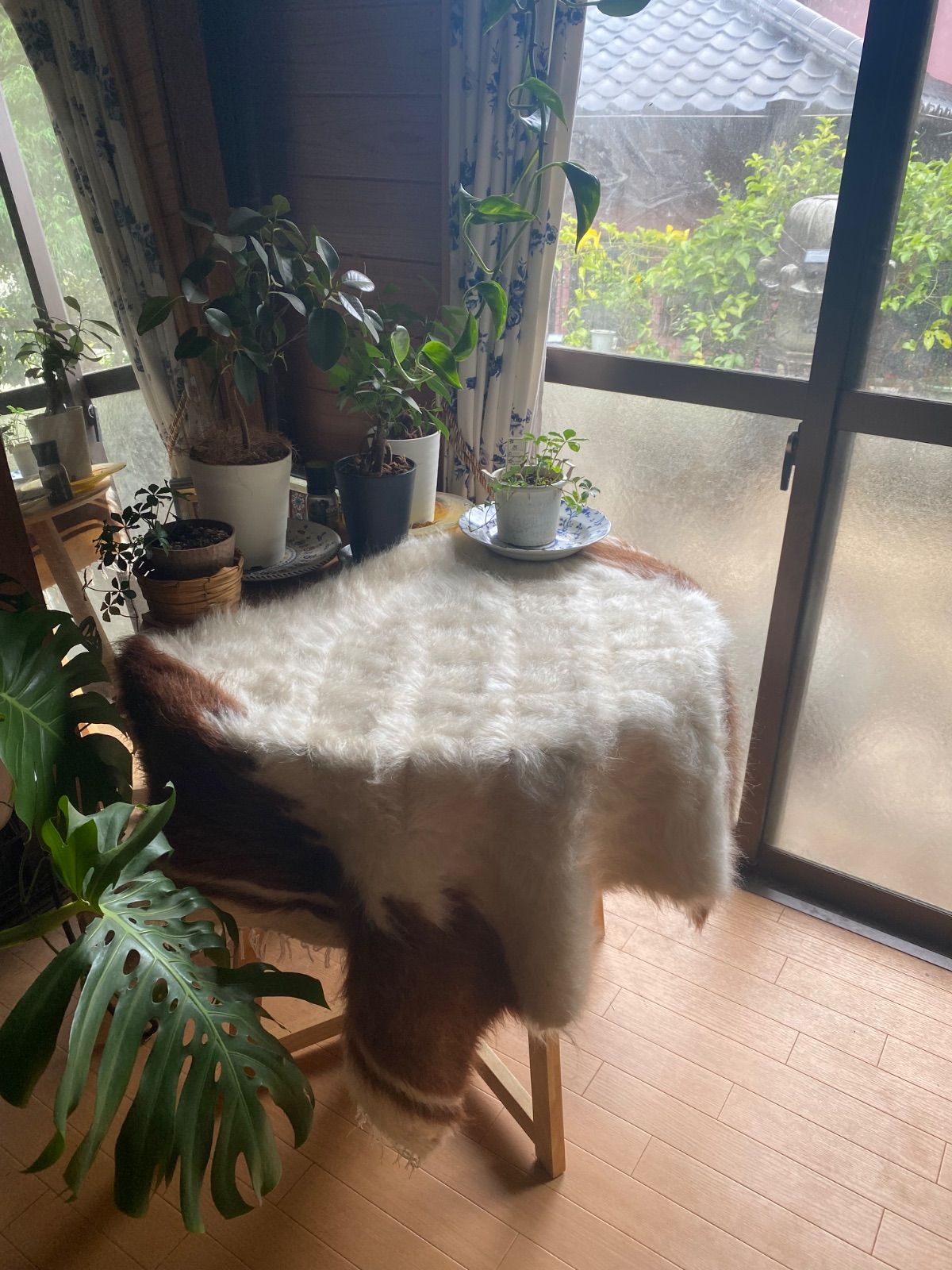 当店現地より直輸入 卸売価格 アンゴラヤギのピュアモヘア古い時代の のモヘアでトルコシイルトで織られたシイルトバッタニイェ 艶々毛量の多い贅沢なヴィンテージ 当店のみの質と価格 ラグだけではなく キャンプや車に一枚あると超絶便利 洒落たギフトにも最適 MARWIL-DEMENAGEMENTS_CH