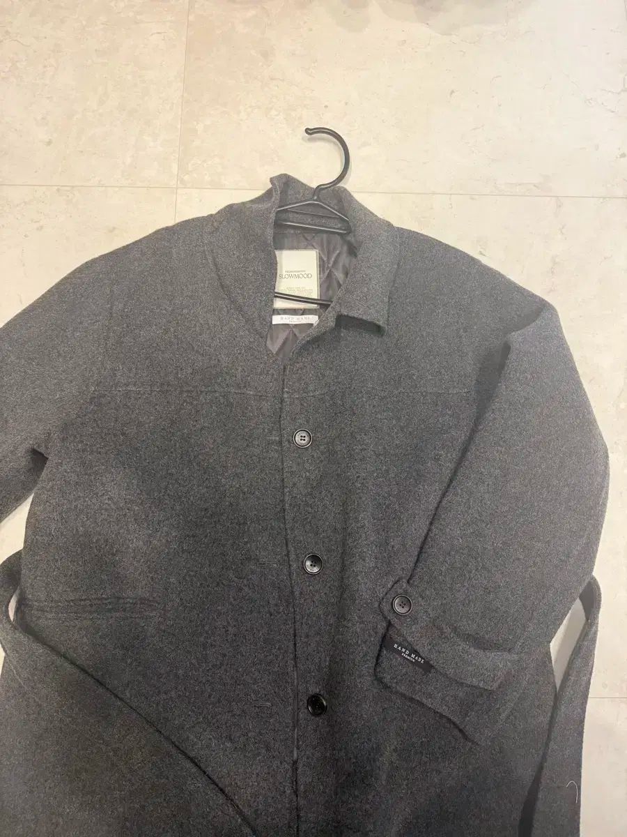 チャコールグレー