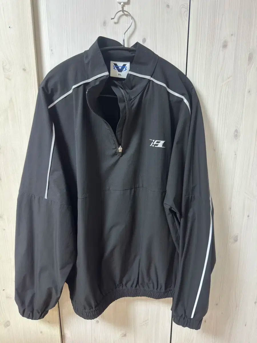 BORN TO WIN ハーフジップアップ ウィンドブレーカー