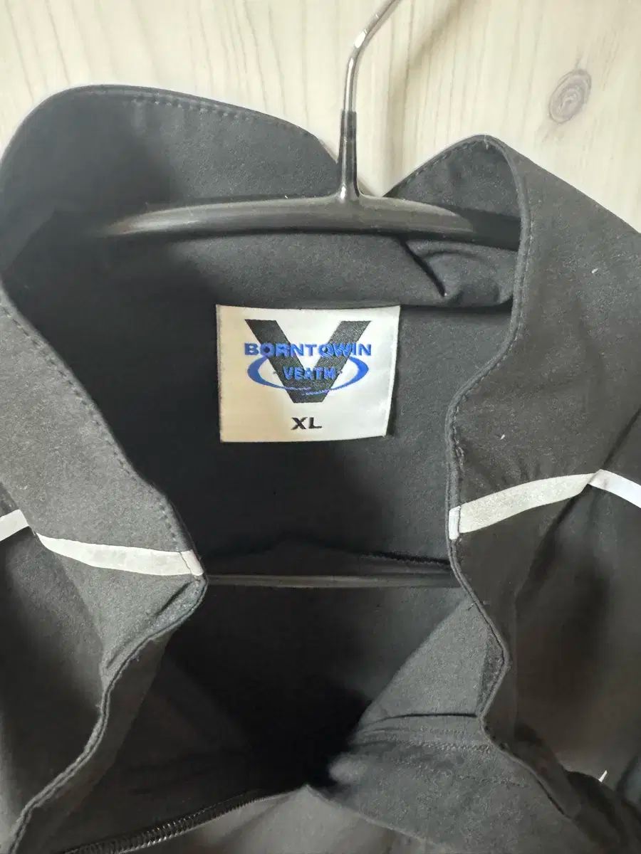 BORN TO WIN ハーフジップアップ ウィンドブレーカー