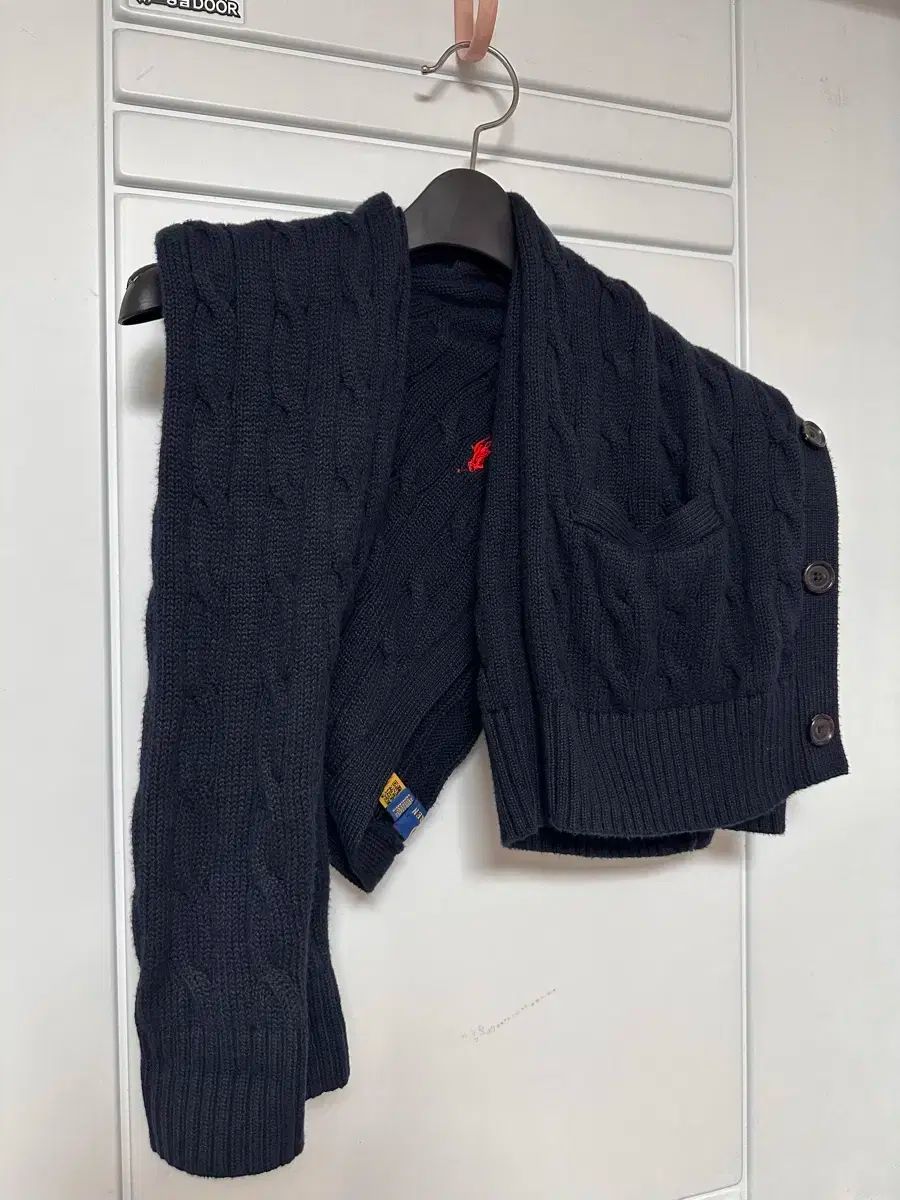 ケーブルニットカーディガン