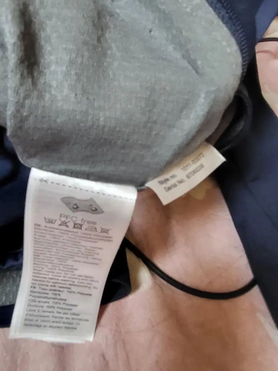 マムート フード ジップアップ ネイビー