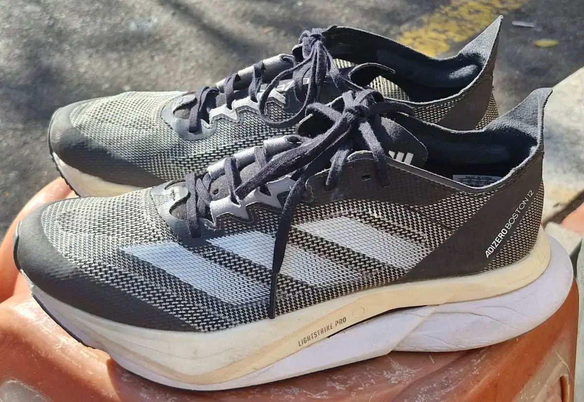 アディダス アディゼロ ボストン 12 235 240mm